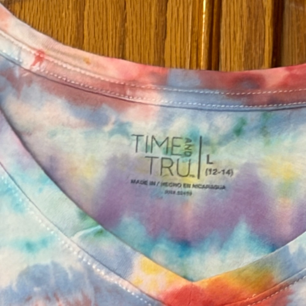 Tye Dye v neck heart shirt size large - Picture 3 of 3